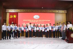 32 sinh viên Trường Đại học Luật TPHCM được kết nạp Đảng
