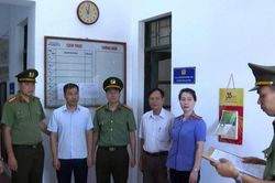 'Biến' đất rừng sản xuất thành đất ở, nguyên chủ tịch thị xã và cán bộ tại Phú Thọ bị bắt