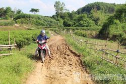 Gập ghềnh đường liên huyện