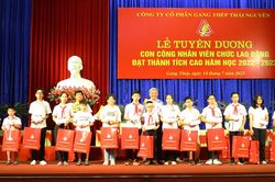Công ty CP Gang thép Thái Nguyên: Tuyên dương, khen thưởng 385 con em người lao động