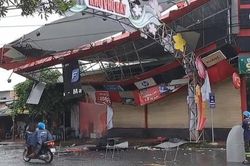 Bảng quảng cáo ngã đè đường điện trung thế, cả ngàn hộ dân mất điện
