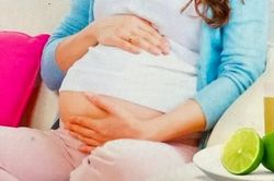 Những tác dụng bất ngờ của nước chanh với mẹ bầu
