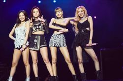 Vượt BTS, BLACKPINK lập kỉ lục chưa từng có trong lịch sử