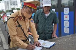 Từ ngày 15/8, không nộp phạt vi phạm giao thông sẽ không được đăng ký xe