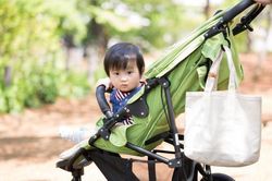 Thói quen giúp bố mẹ nhàn nhưng vô tình cản trở sự phát triển của con