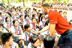 10 năm học tiếng Anh trong trường: Sao nhiều học sinh chưa tự tin giao tiếp?