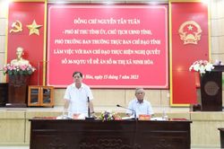 Chủ tịch UBND tỉnh Khánh Hòa Nguyễn Tấn Tuân làm việc với thị xã Ninh Hòa về tiến độ thực hiện Đề án 06