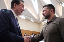 Tổng thống Hàn Quốc bất ngờ tới Ukraine