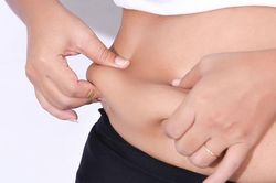 Chuyên gia khuyến cáo 6 lỗi thường gặp của dân văn phòng khiến vòng 2 ngày càng nhiều mỡ