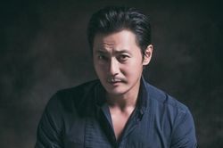 Danh tiếng 3 thập kỷ của Jang Dong Gun vỡ nát, đánh mất hình tượng 'ngôi sao của mọi nhà' vì scandal