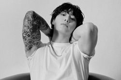 Jungkook (BTS) dẫn đầu bảng xếp hạng iTunes ở 108 quốc gia