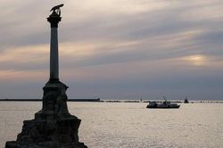 Bán đảo Crimea bị 9 thiết bị không người lái áp sát