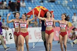 Xem clip điền kinh Việt Nam giành HCV chạy 4x400m nữ châu Á 2023