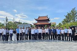 Bộ trưởng Nguyễn Thanh Nghị dâng hương tại các địa chỉ đỏ Hà Tĩnh