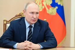 Ông Putin nói Nga cũng có thể sử dụng bom chùm ở Ukraine