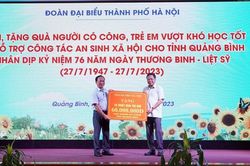 Bí thư Thành ủy Hà Nội trao tặng 3 tỷ đồng cho quỹ an sinh Quảng Bình