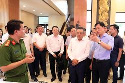 Chủ tịch Hà Nội yêu cầu cán bộ thay đổi cách tiếp cận về chuyển đổi số