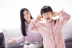 4 kiểu mẹ có thể khiến cuộc đời con chông chênh