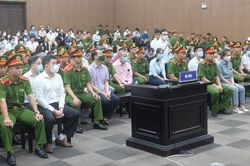 Tòa tạm dừng để các bị cáo nộp tiền khắc phục vụ 'chuyến bay giải cứu'