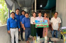 Ấm áp những ngôi nhà Tình bạn
