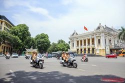 Dàn 'siêu xe 2 bánh' trình diễn sức mạnh trên đường phố Hà Nội