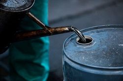 Giá xăng dầu hôm nay 17/7: Kéo dài đà trượt dốc