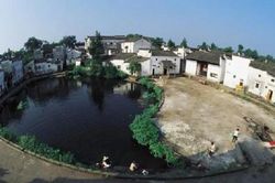 Ngôi làng có đường vào nhưng tìm đâu cũng không thấy lối ra