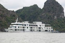 Hàng loạt địa phương ven biển Quảng Ninh ngừng cấp phép tàu thuyền ra khơi