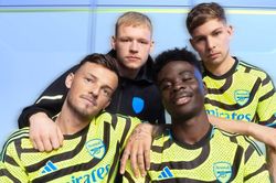 Arsenal trình làng áo đấu độc đáo chưa từng thấy