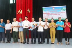 Ban Công tác mặt trận TDP cùng tôn giáo xây dựng môi trường xanh, sạch, đẹp