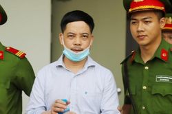 Cựu Thư ký Thứ trưởng bật khóc xin 'có cơ hội được trở về'