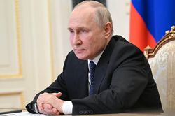 Ông Putin tuyên bố sẽ đáp trả mạnh mẽ vụ tấn công cầu Crimea