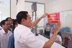 Chủ tịch Hà Tĩnh công bố đường dây nóng tiếp nhận thông tin cán bộ nhũng nhiễu người dân