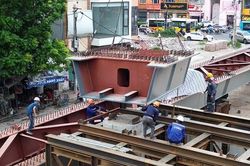 Cầu vượt cạn tuyến đường nghìn tỷ đồng ở Long Biên thi công trở lại