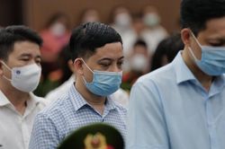 Cựu Thư ký Thứ trưởng Bộ Y tế rơi nước mắt xin được khoan hồng