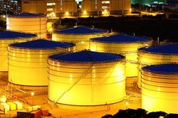 Giá xăng dầu hôm nay 18/7: Tiếp tục đi xuống