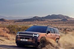 Hyundai Santa Fe 2024 lộ diện, đậm phong cách Land Rover