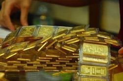 Vàng đi ngang cùng giá thế giới trong khi chờ tín hiệu của Fed