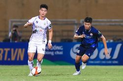 HLV Đức Thắng: Cầu thủ Hà Nội FC đá triệt hạ, trọng tài nhiều lần bỏ qua