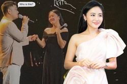 Nam ca sĩ thoải mái nắm tay Văn Mai Hương trên sân khấu: Tưởng lạ hóa ra quen!