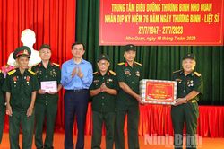 Các đồng chí lãnh đạo tỉnh thăm, tặng quà nhân kỷ niệm 76 năm Ngày Thương binh, Liệt sĩ (27/7)