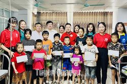 Tặng 23 suất quà cho bệnh nhân thiếu máu huyết tán