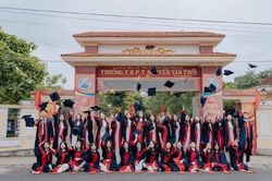 Gần 100% học sinh hai lớp 'trường làng' đạt điểm 9 Ngữ Văn