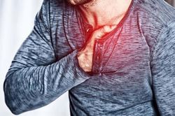 Ngày càng nhiều nam giới trẻ bị nhồi máu cơ tim, nguyên nhân rõ mồn một nhưng thường bị bỏ qua