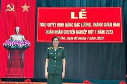 Flex như Ánh Viên khoe hàm trung tá và 'rổ' huy chương