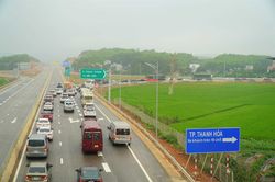 Thu phí đi cao tốc để làm cao tốc nhằm giảm áp lực cho ngân sách