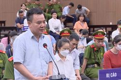 Cựu Phó Giám đốc Công an Hà Nội nói 'không ai bỏ rượu vào cặp số'