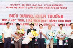 Hải Phòng khen thưởng thầy trò đoạt Huy chương Bạc Olympic Vật lý 700 triệu đồng