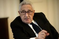 Cựu Ngoại trưởng Mỹ Kissinger bất ngờ gặp Bộ trưởng Quốc phòng Trung Quốc