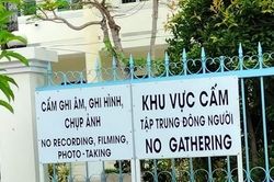 Nhiều cơ quan, đơn vị ở Bạc Liêu phải tháo biển 'cấm quay phim, chụp ảnh'